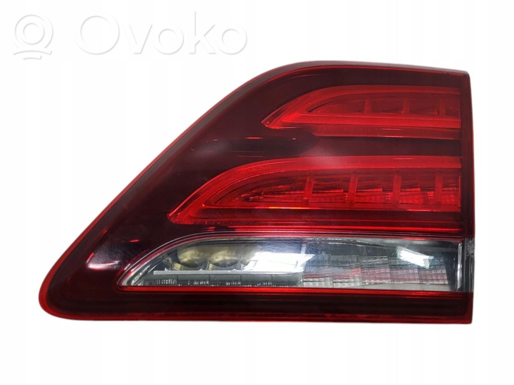 Lampy tylnej klapy bagażnika   A1669066001