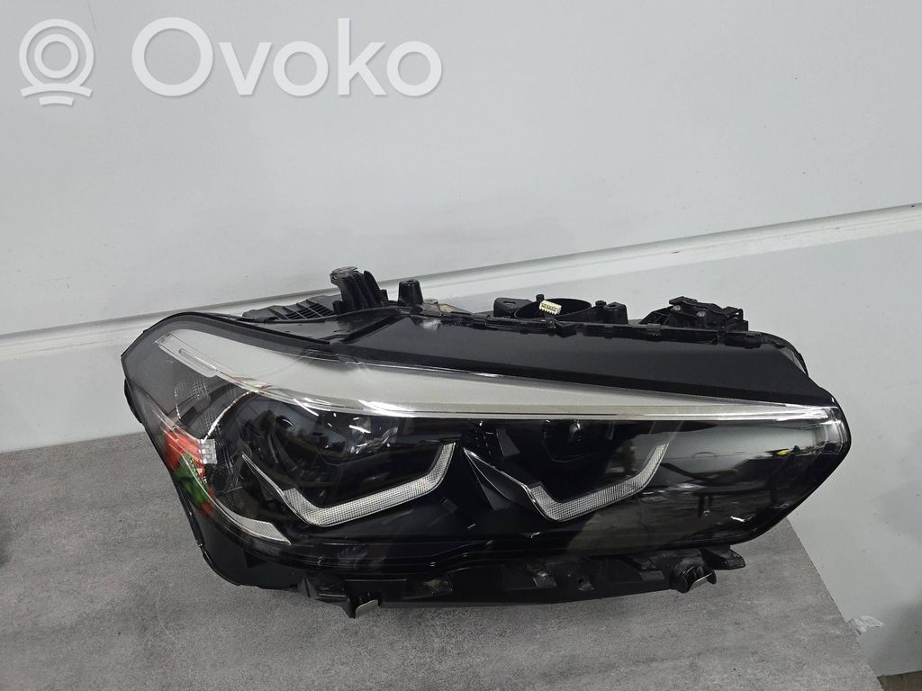 BMW X5 G05 Lampa przednia 