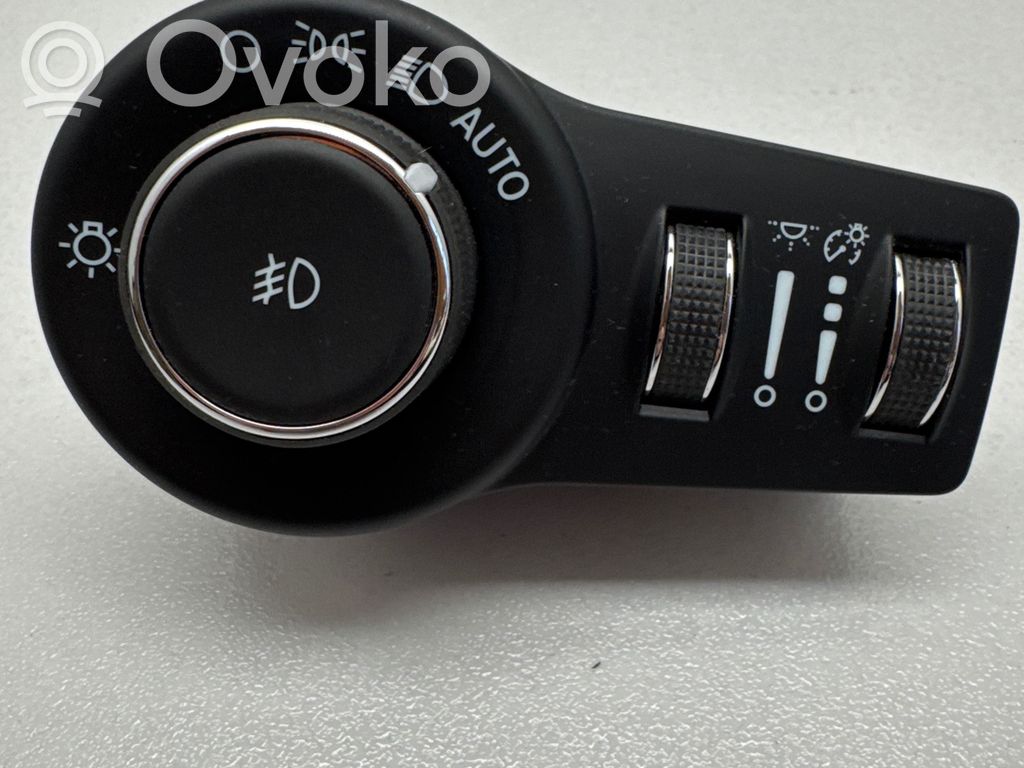Chrysler Pacifica Light switch 