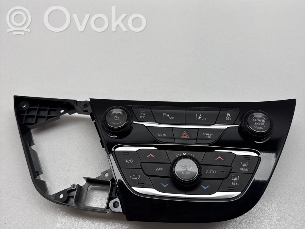 Chrysler Pacifica Climate control unit 