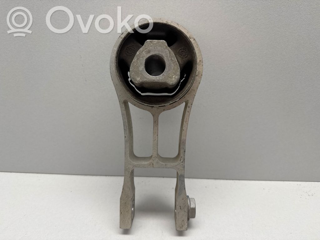 Chrysler Pacifica Engine mount bracket 