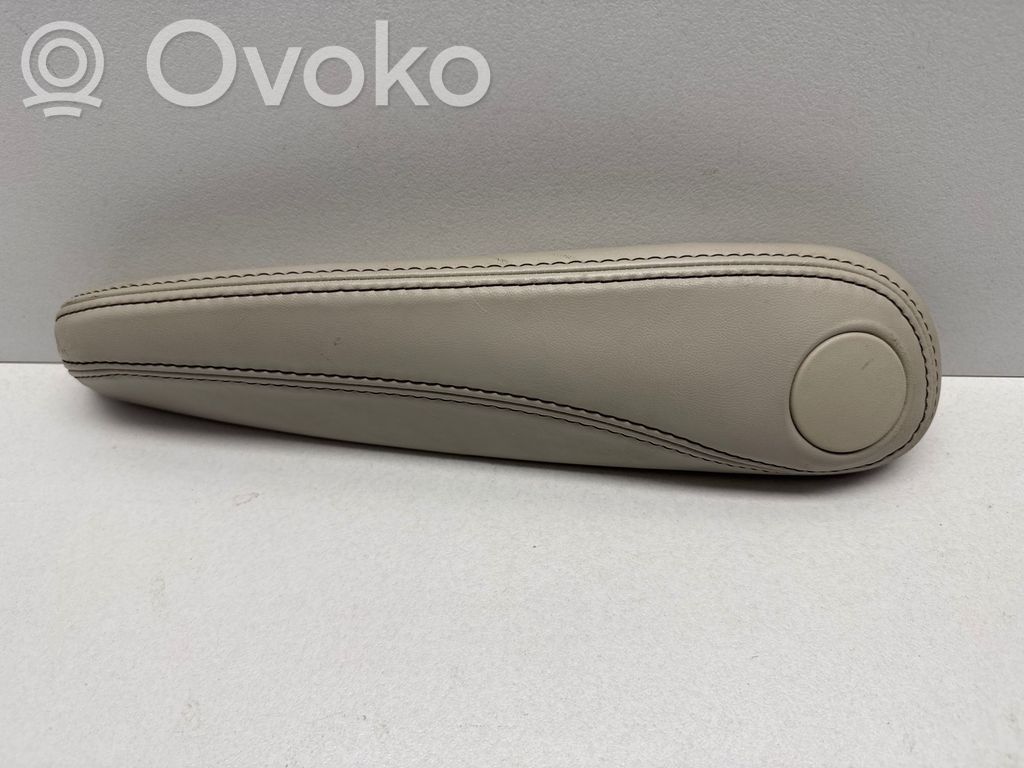 Chrysler Pacifica Rear seat armrest 