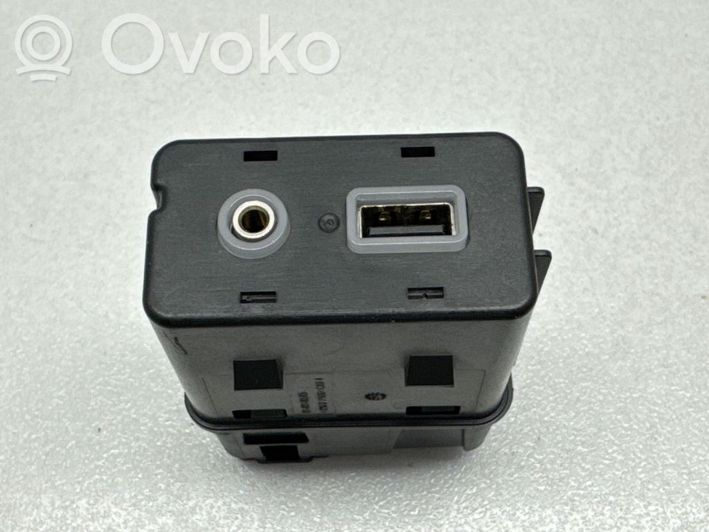 Разъем USB   68229840AA,33242422,53306591,06618502212