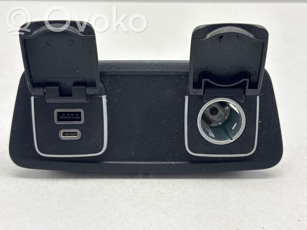 USB jungtis   68448286AA,48876A,34420100996,35310226