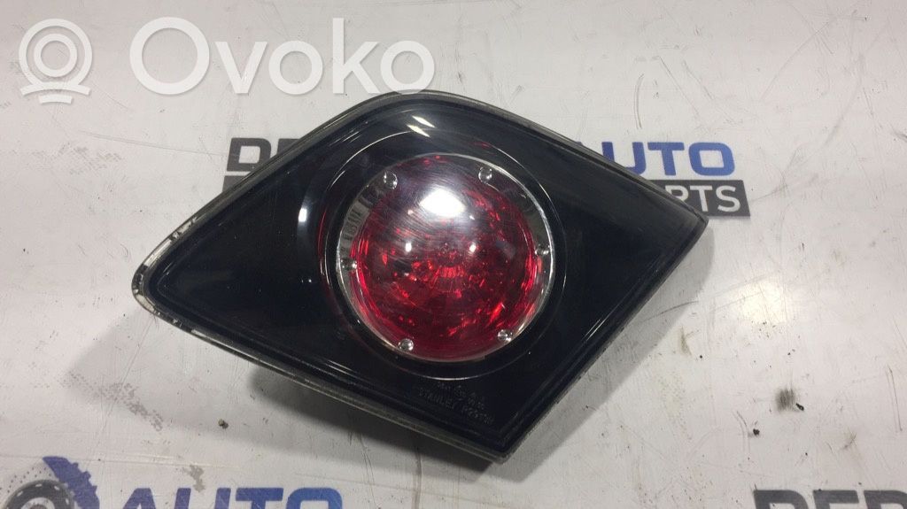 Mazda 3 I Galinis žibintas dangtyje 