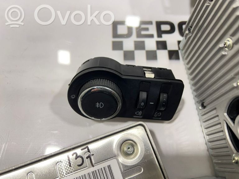 Opel Astra J Šviesų jungtukas 
