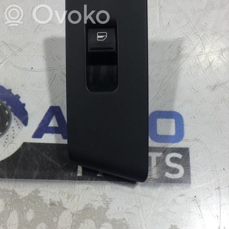 Volkswagen PASSAT B7 Electric window control switch 