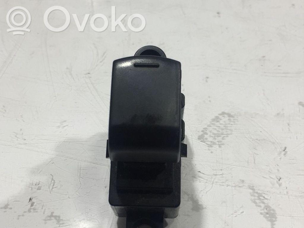 Nissan Qashqai Elektrisko logu slēdzis 