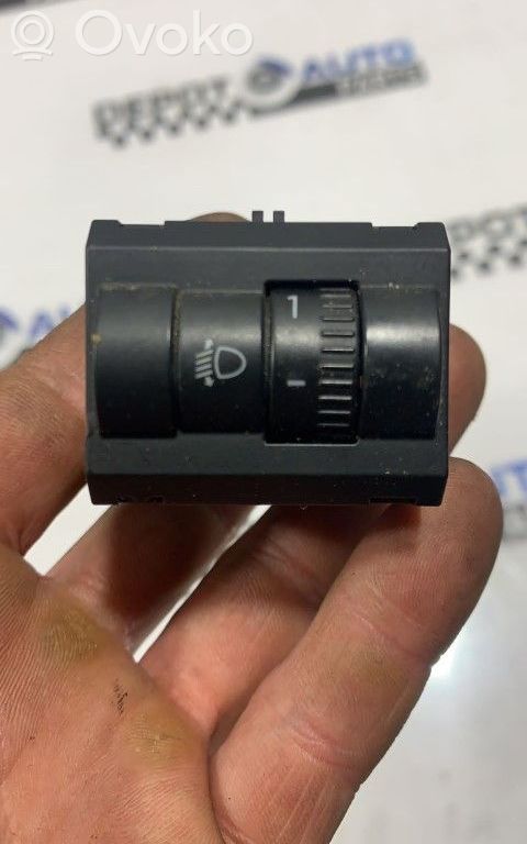 Skoda Octavia Mk2 (1Z) Headlight level height control switch 