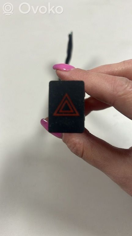 Nissan Qashqai Hazard warning light relay 