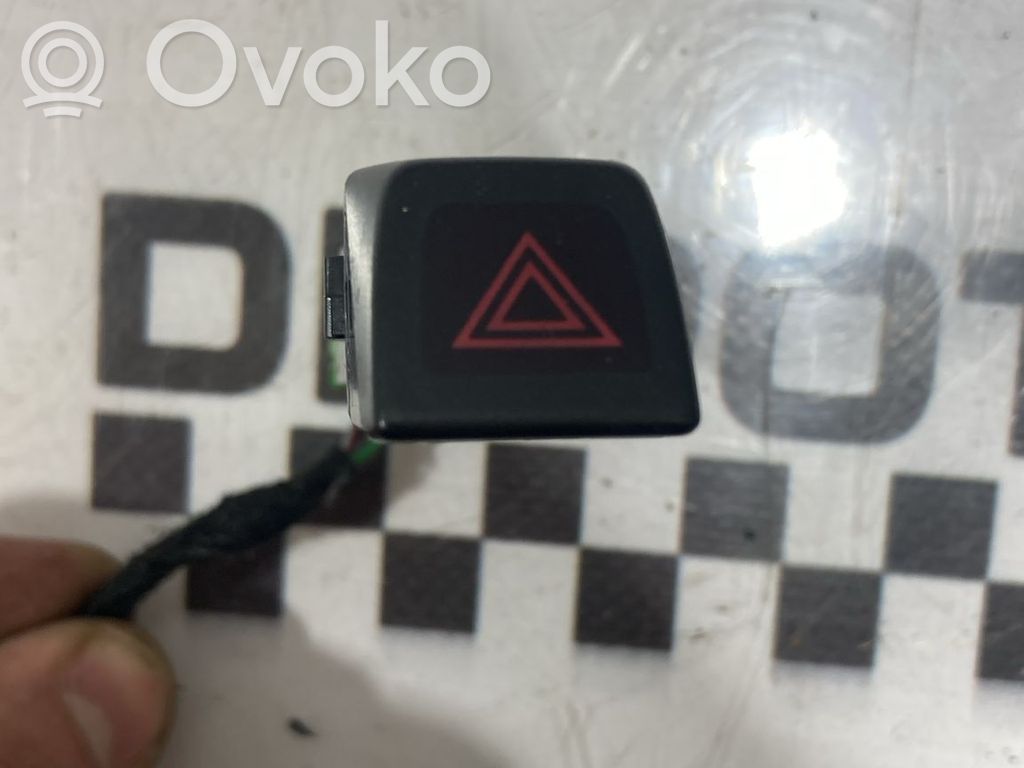 Volvo XC60 Avārijas lukturu relejs 