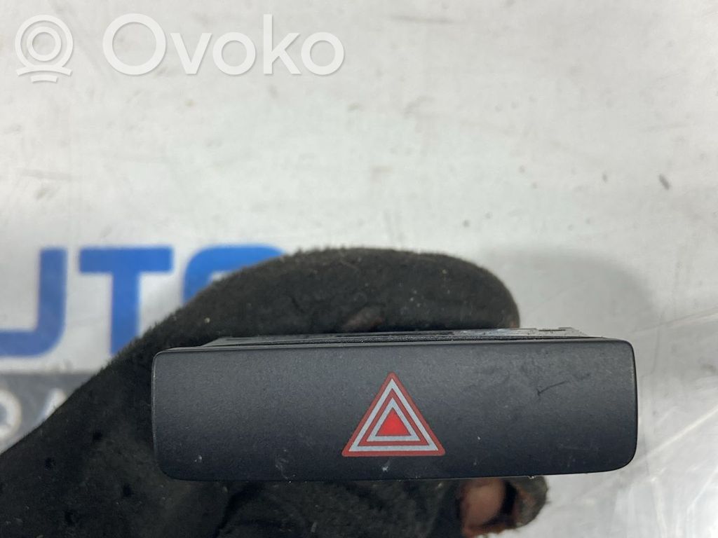 Volkswagen PASSAT B7 Avarinių šviesų rėlė 