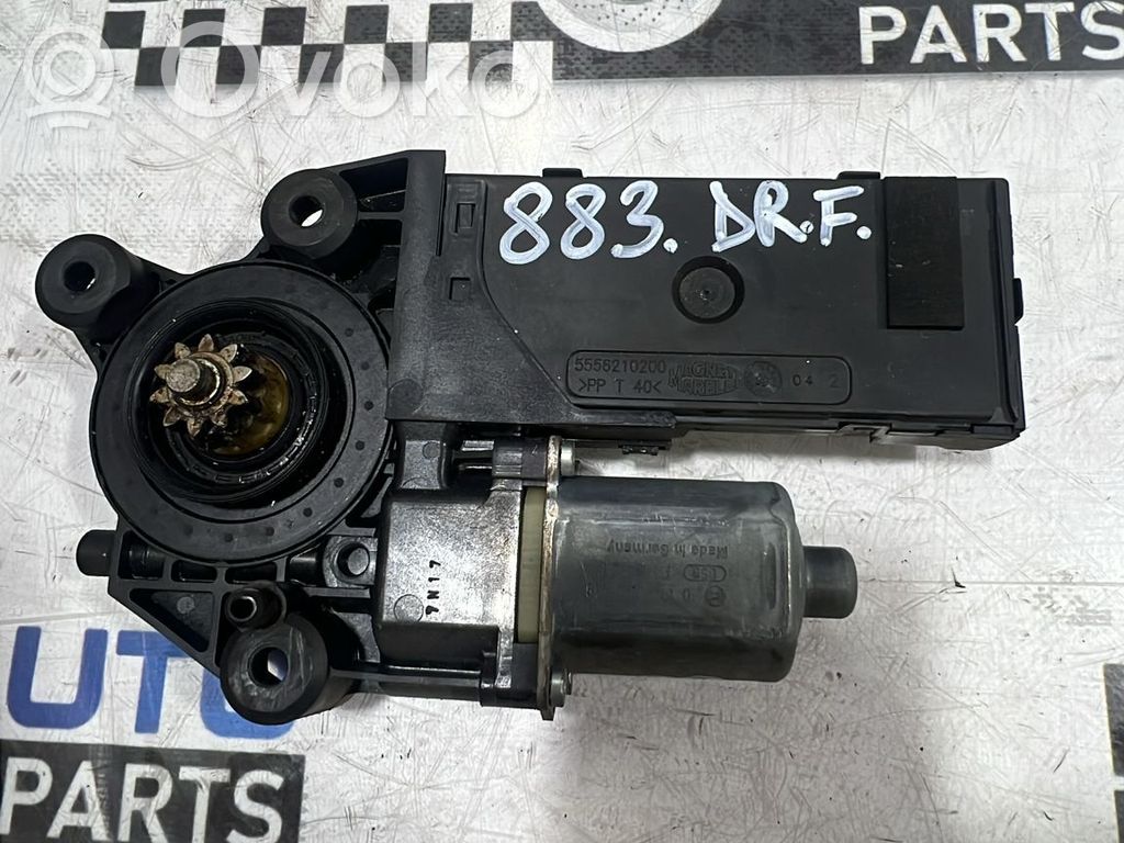 Renault Megane III Front door window regulator motor 