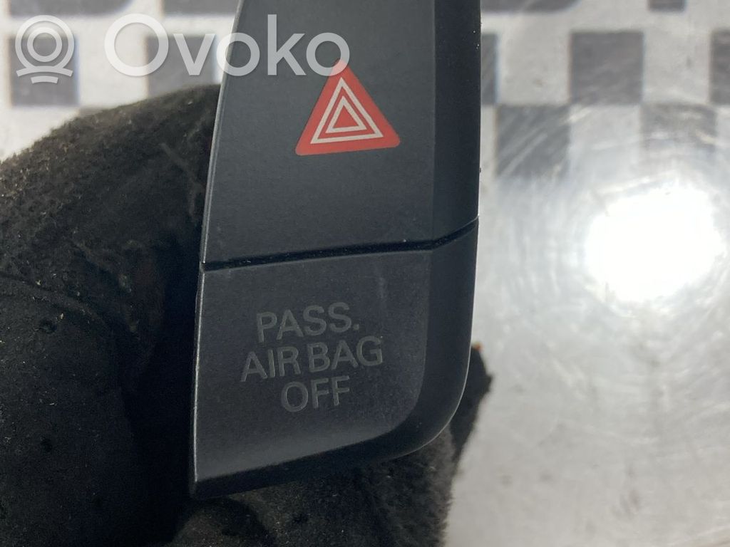 Audi A4 S4 B8 8K Hazard warning light relay 
