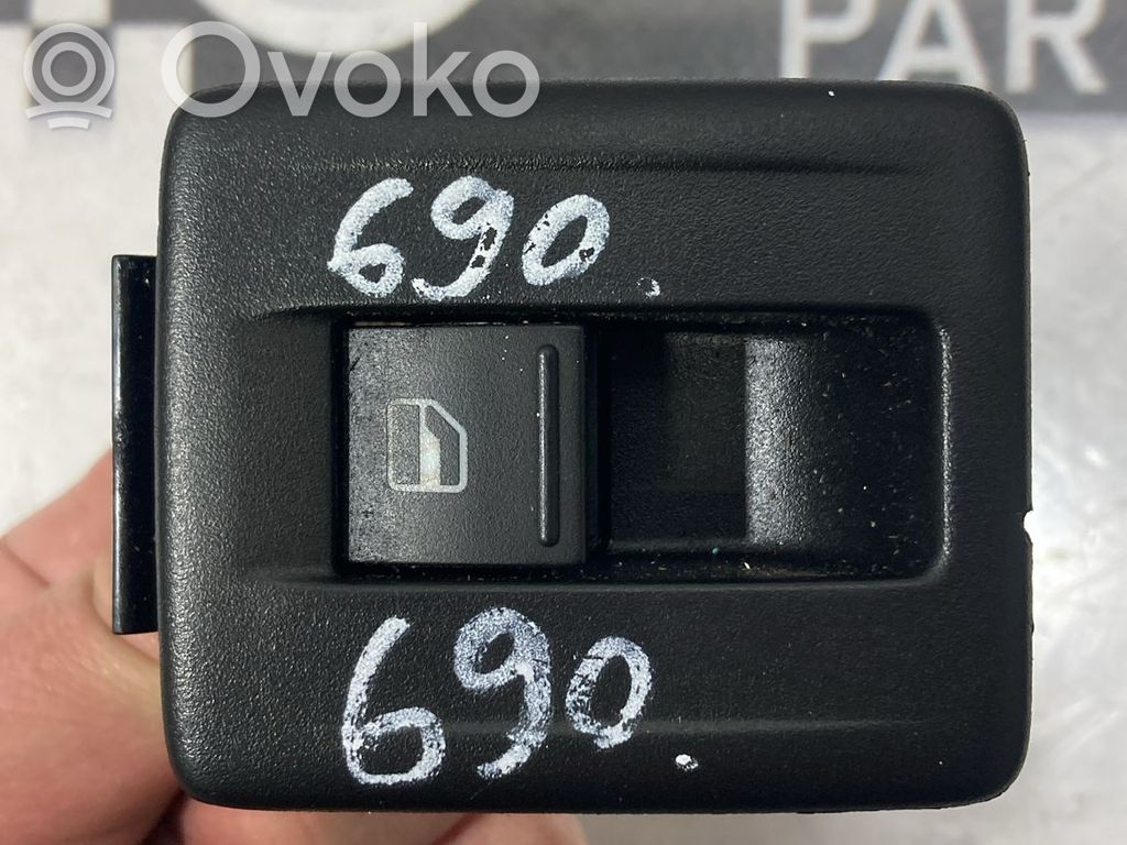 Volkswagen Scirocco Elektrinių langų jungtukas 