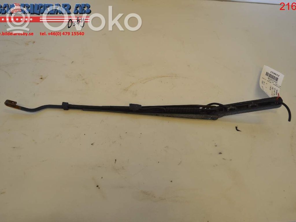 Front wiper blade arm