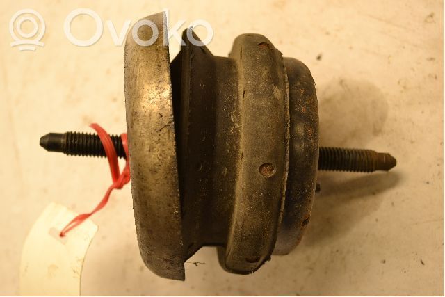 Chevrolet Corvette Engine mounting bracket 