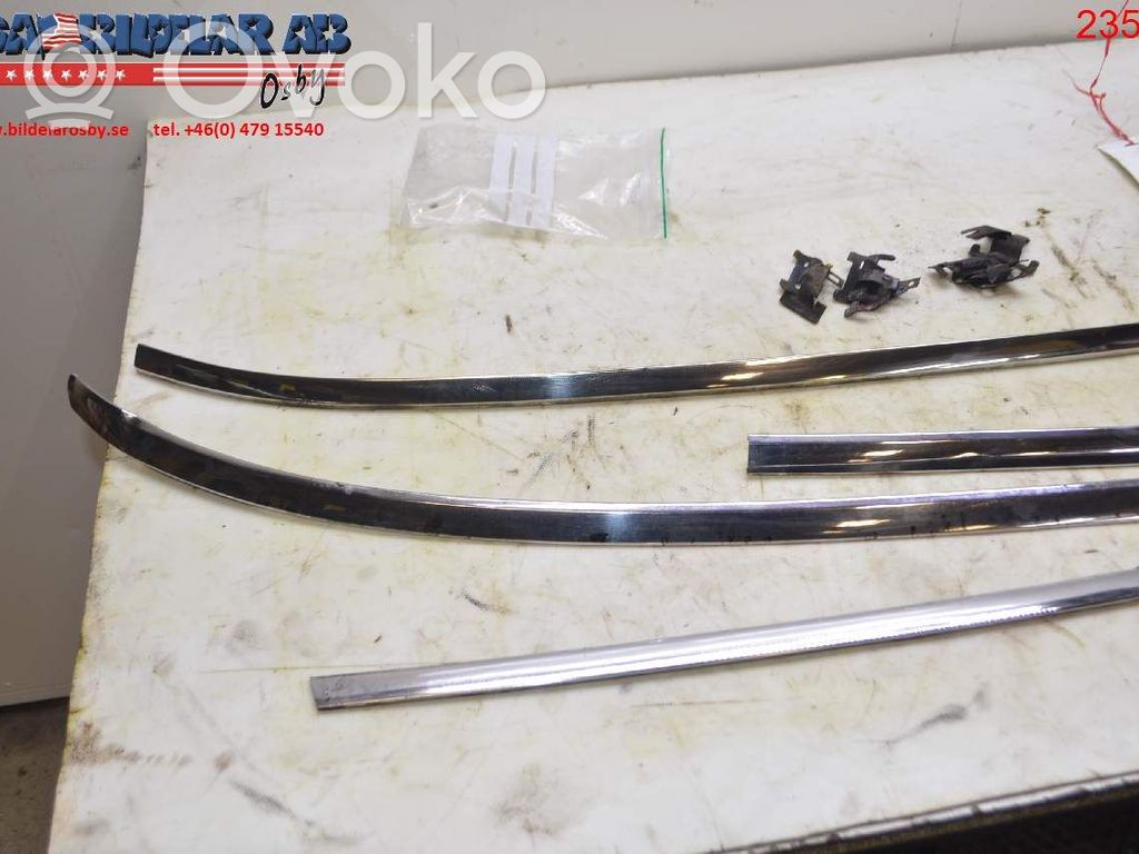 Windshield trim