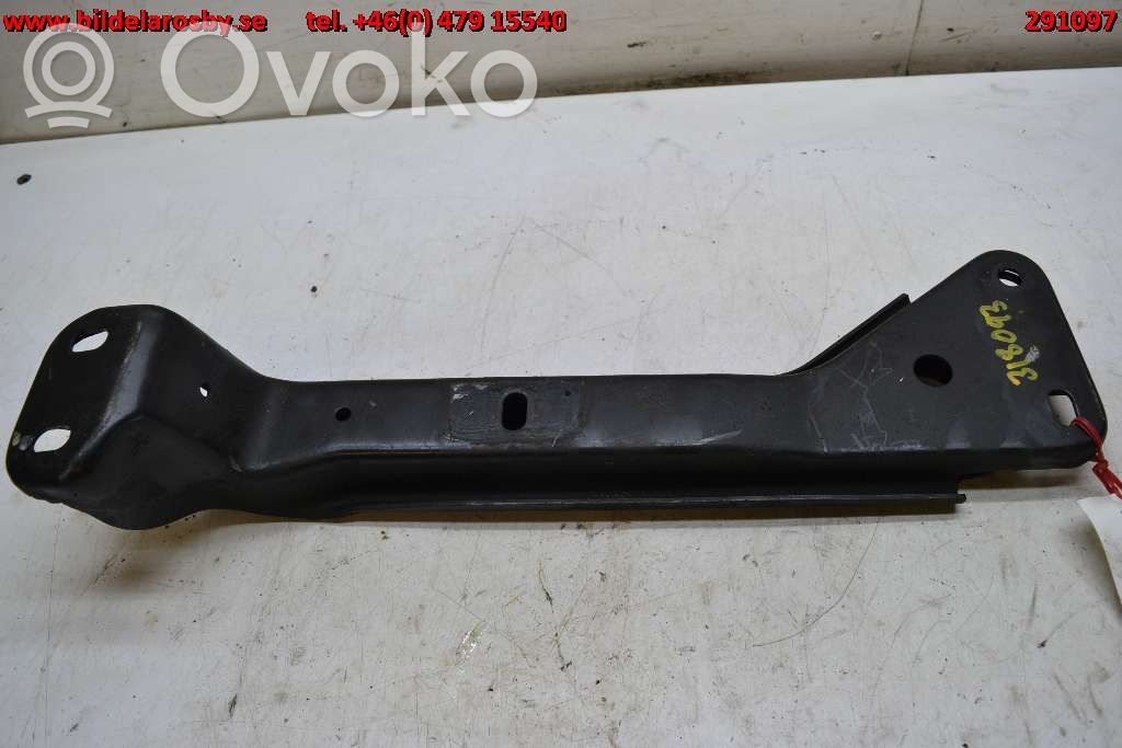 Gearbox mounting bracket   10405540