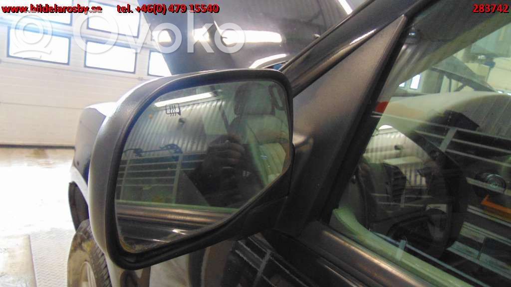 Mercury Mountaineer Front door electric wing mirror 