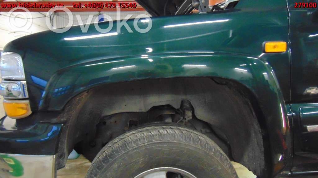 Chevrolet Tahoe Sparnas 