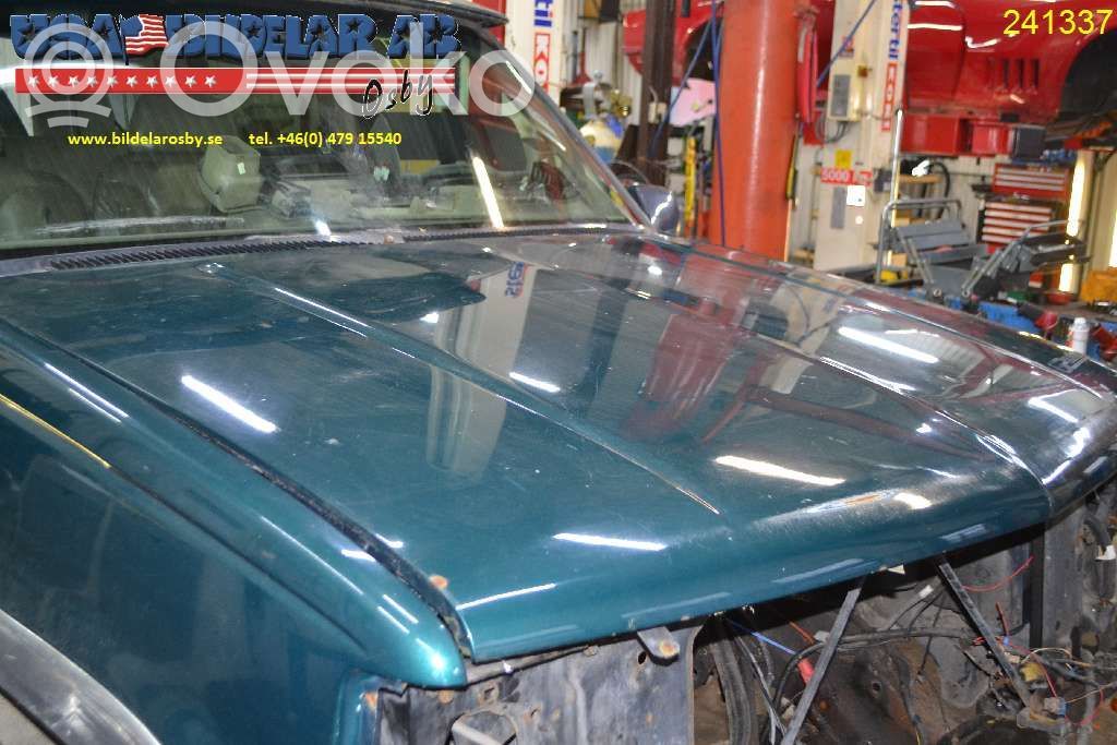 Chevrolet Tahoe Konepelti 