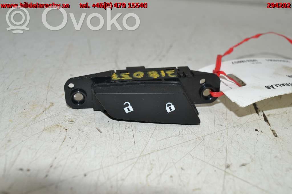 Chevrolet Cruze Central locking switch button 