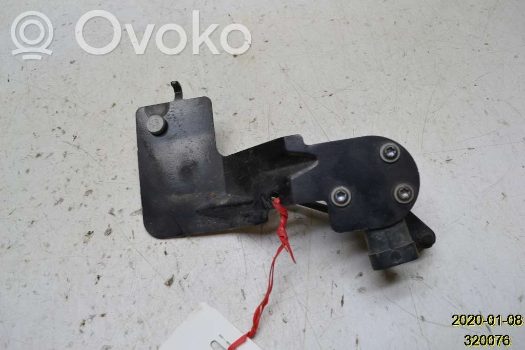 Chevrolet Camaro Sensore di livello di altezza della sospensione pneumatica anteriore (usato) 