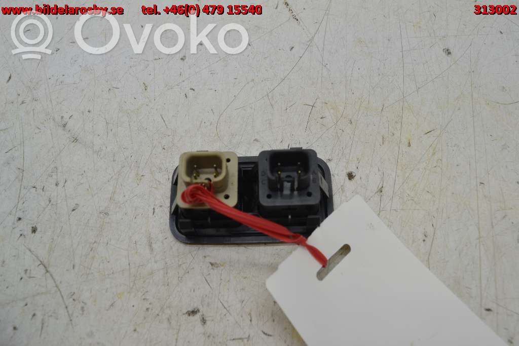 Tailgate/boot open switch button   10359728