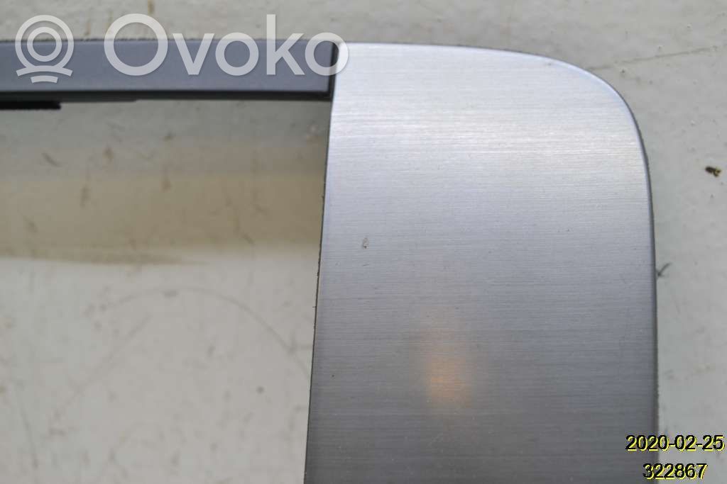 Chevrolet Silverado Moldura del panel 