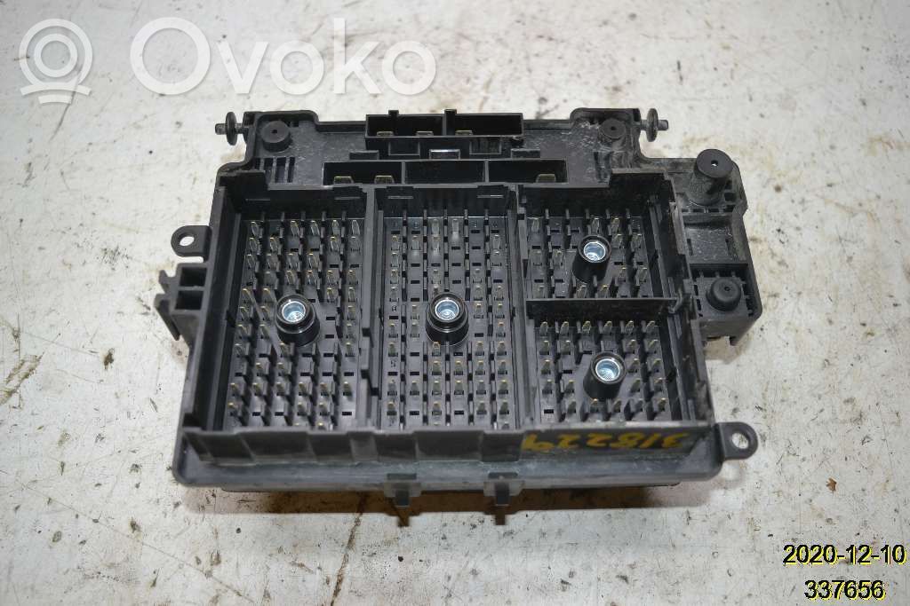 Chevrolet Silverado Fuse module 