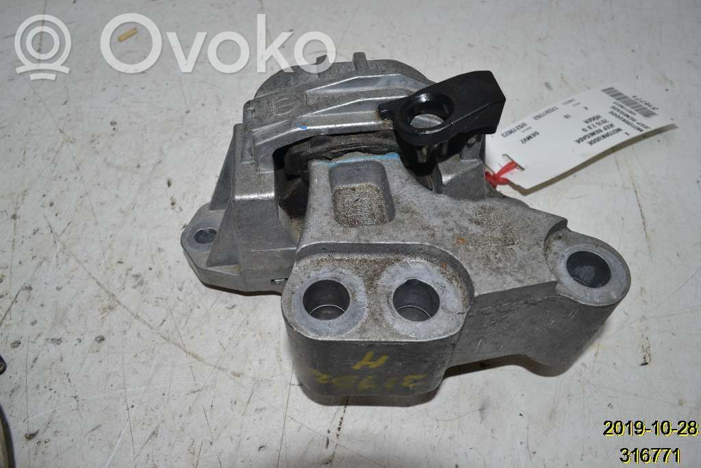 Jeep Renegade Engine mount bracket 