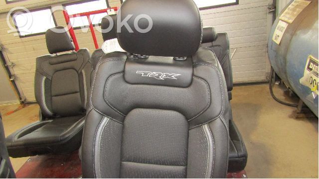 Front passenger seat   20211512CR