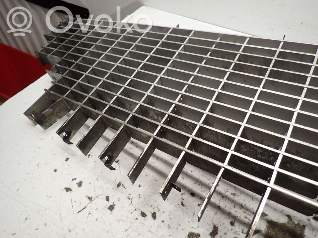 Front bumper lower grill