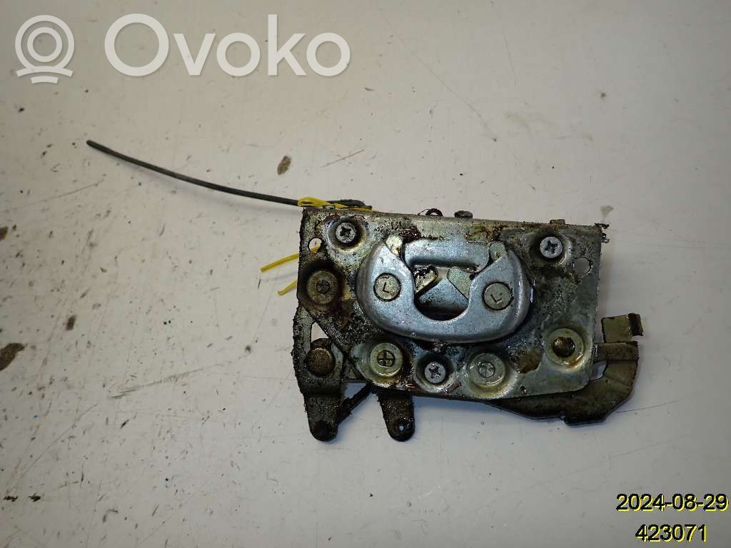 Serrure de porte avant