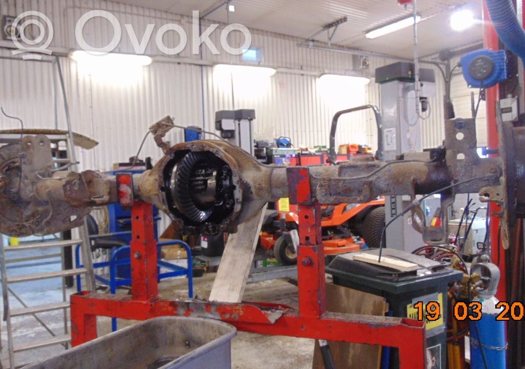 Chevrolet Suburban Belka osi tylnej