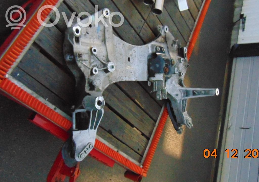 Jeep Cherokee Priekinis traversas 