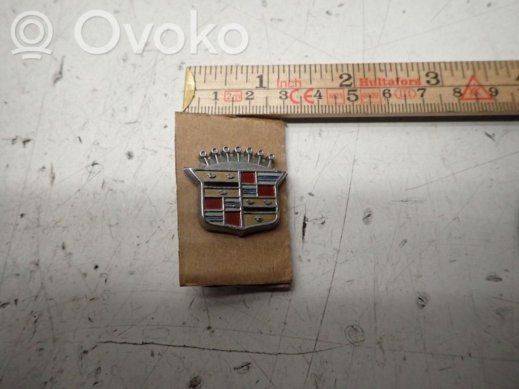 Cadillac DeVille Ražotāja emblēma 