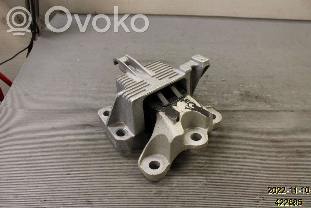 Volvo XC40 Engine mount bracket 