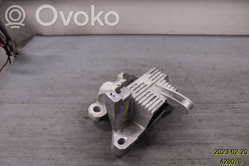 Volvo XC40 Engine mounting bracket 
