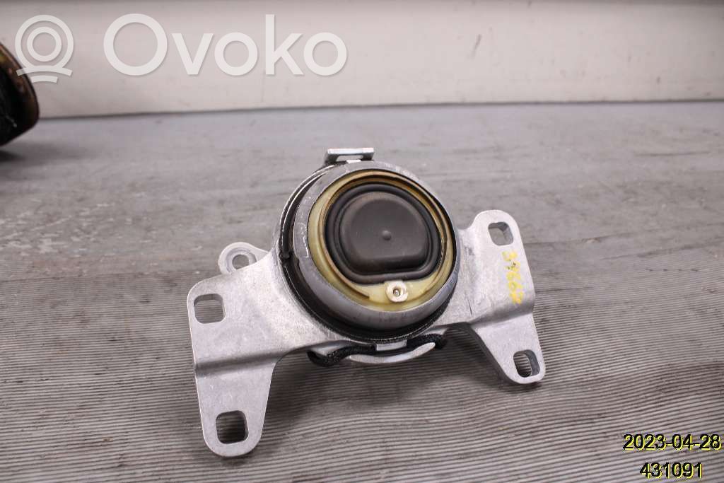 Engine mount bracket   32222136