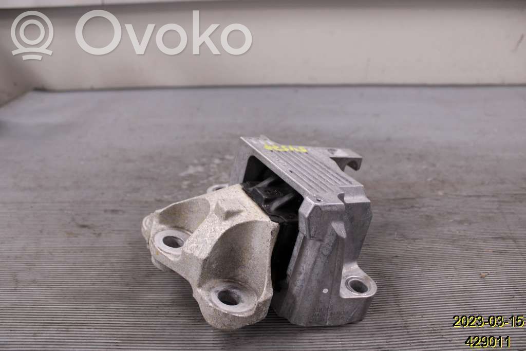 Volvo XC40 Engine mount bracket 