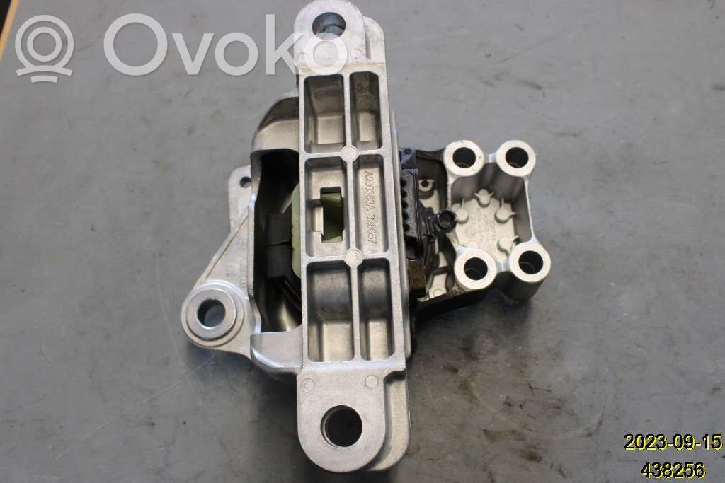 Volvo XC40 Engine mount bracket 