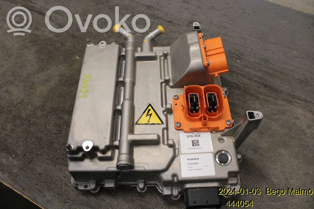 Volvo S90, V90 Inversor/convertidor de voltaje 