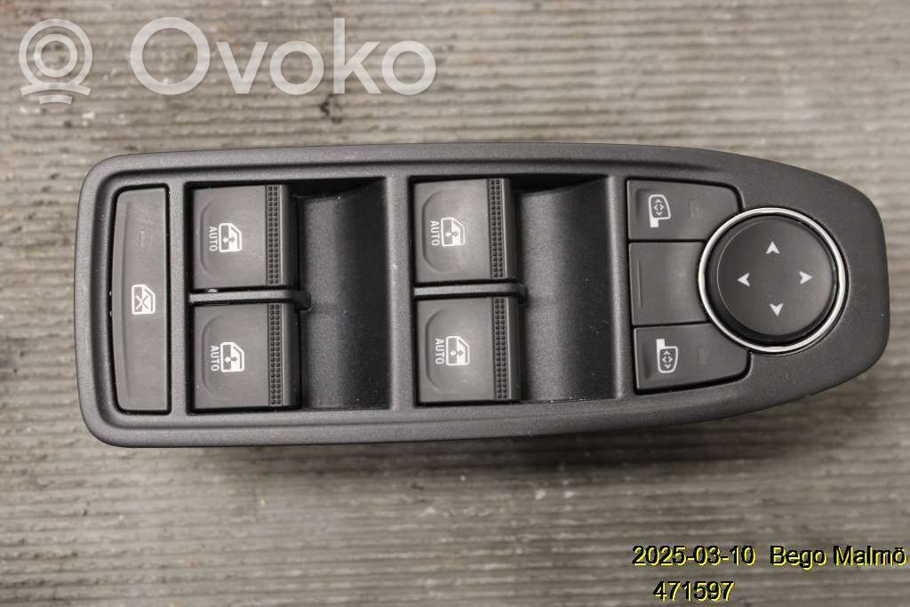 Renault Captur II Electric window control switch 