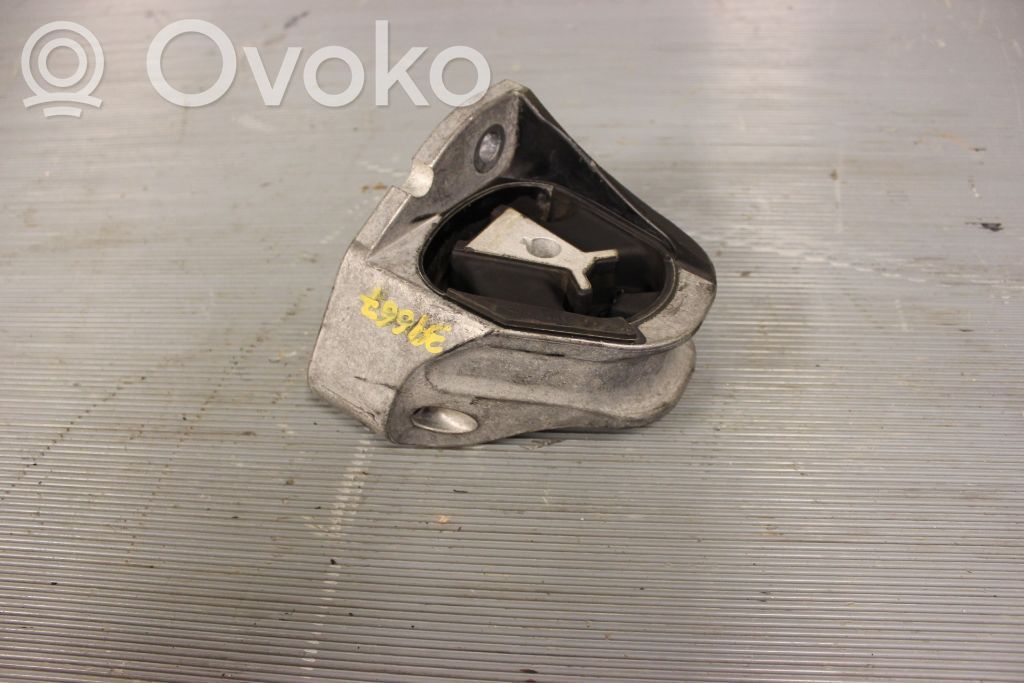 Volvo V40 Engine mounting bracket 