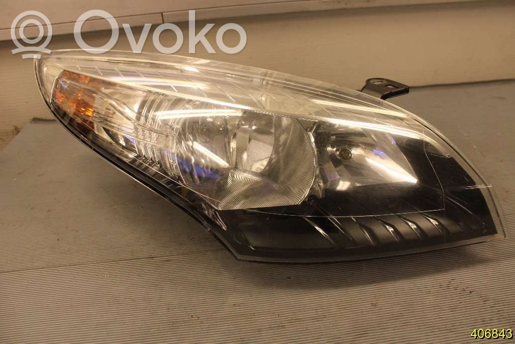 Renault Megane III Lampa przednia 