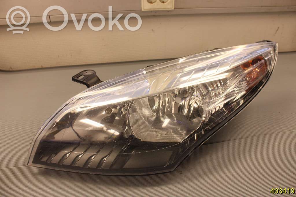 Renault Megane III Lampa przednia 