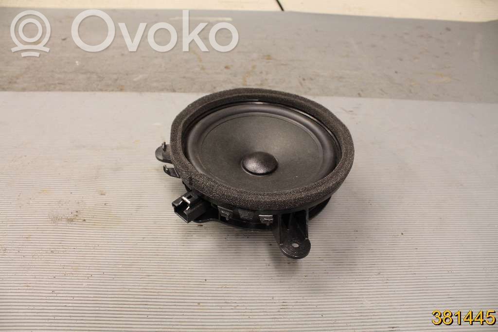 Volvo XC70 Front door speaker 