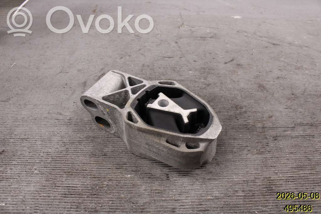 Volvo XC40 Engine mounting bracket 